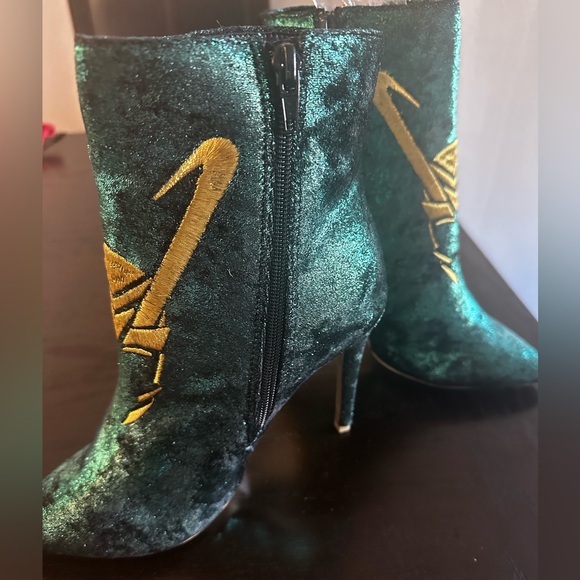 Marvel Her Universe “Loki” heel Bootie . Metallic Green & Gold Size 8 NEW - Picture 8 of 11